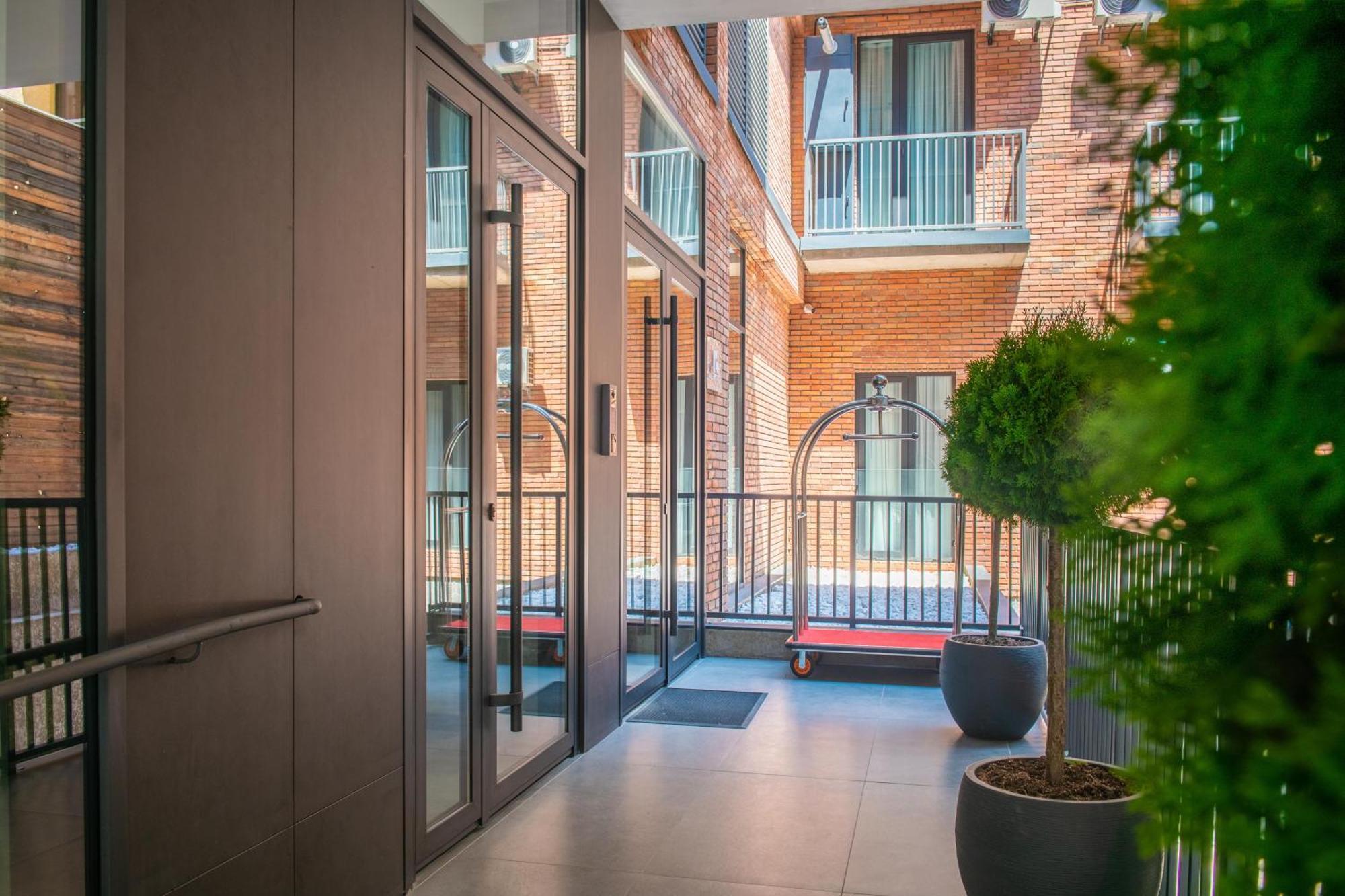 Qstay Gratus Tbilisi Exterior photo