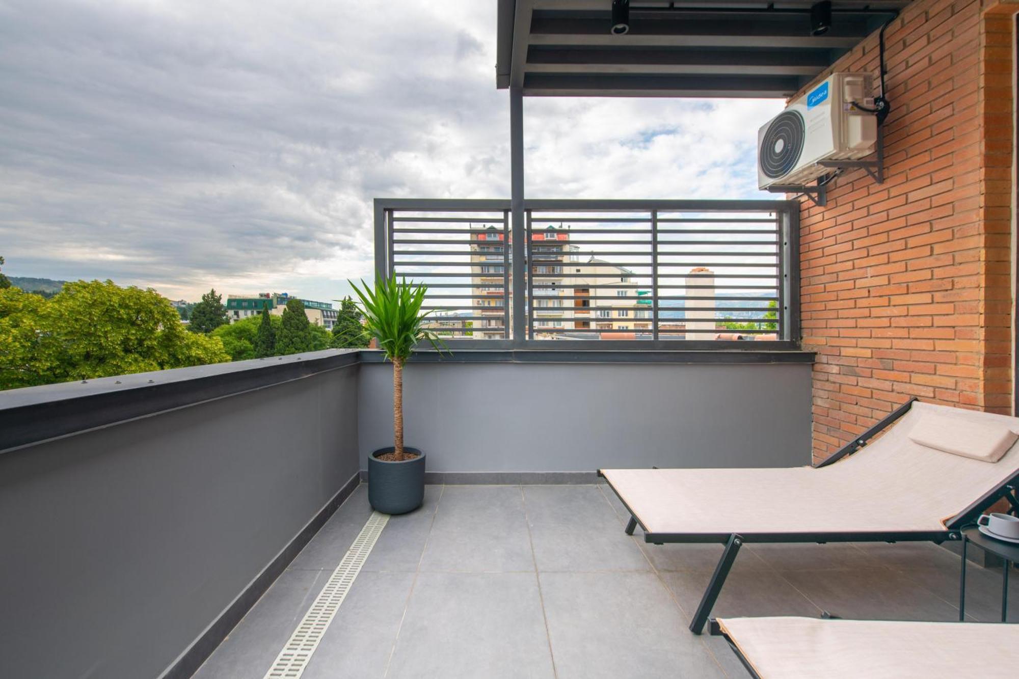 Qstay Gratus Tbilisi Exterior photo